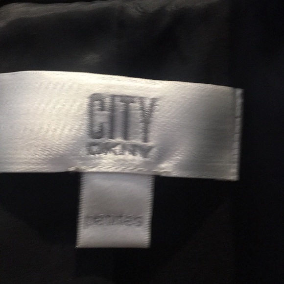 DKNY - Picture 2 of 5